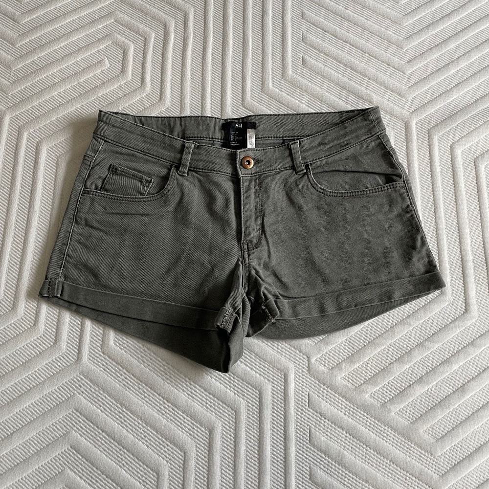 H&M, Green short, Size 6